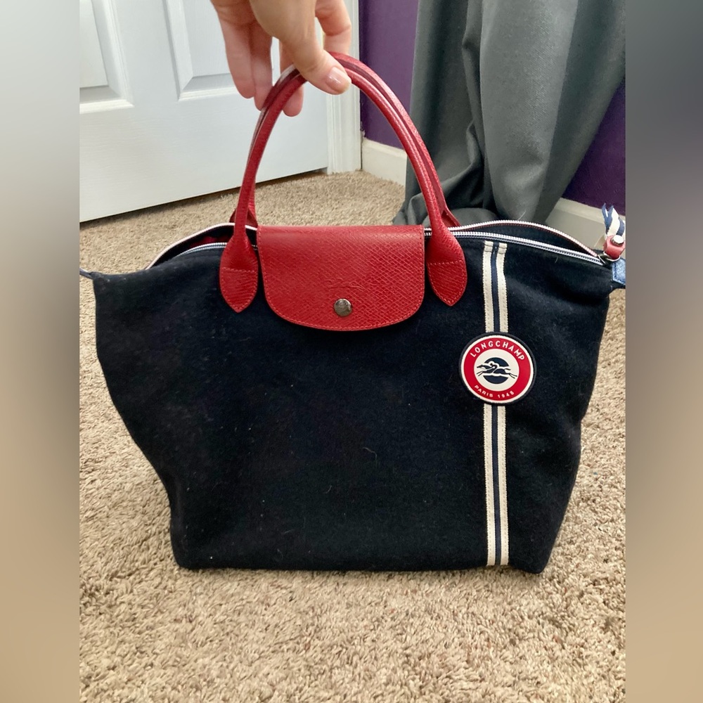 💖 Navy Longchamp Satchel! 💖